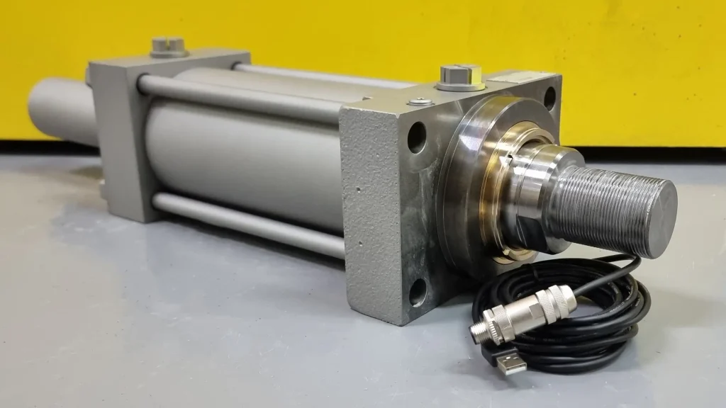 Transducer equipped hydraulic cylinder